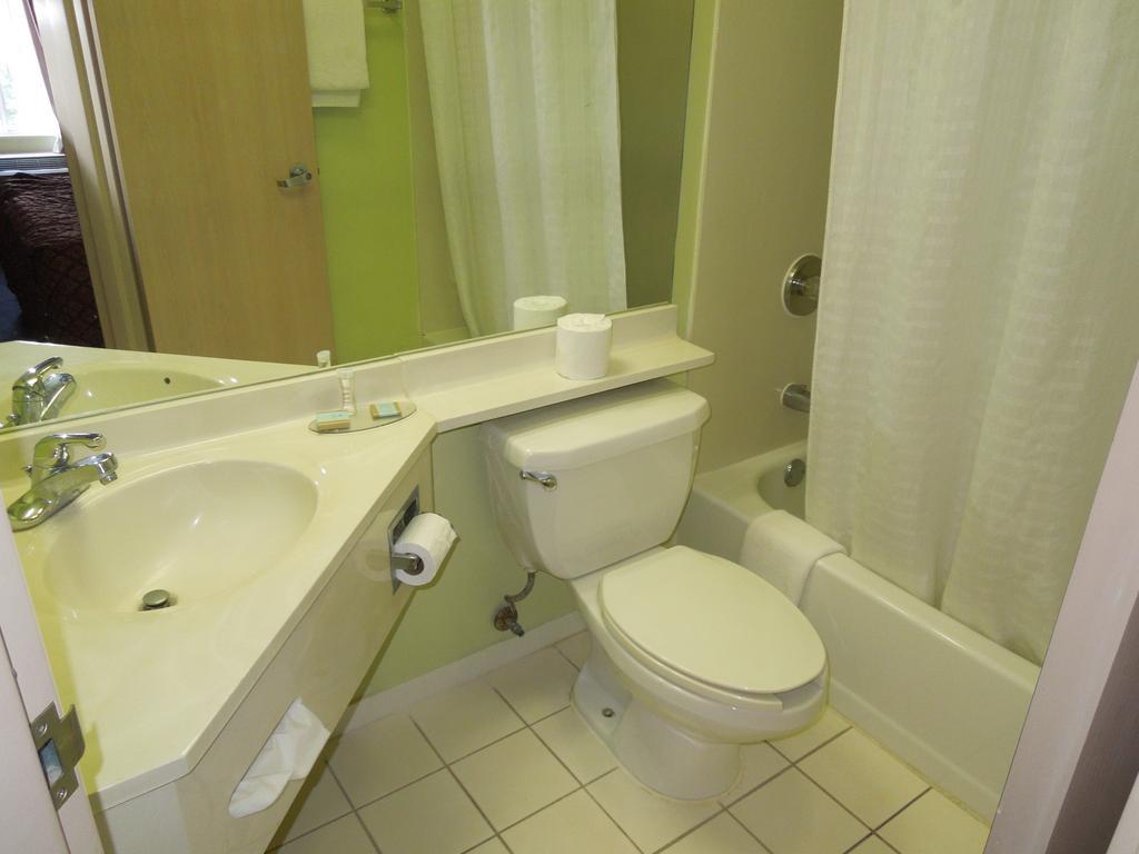 Travelodge - Cincinnati Sharonville Pokoj fotografie