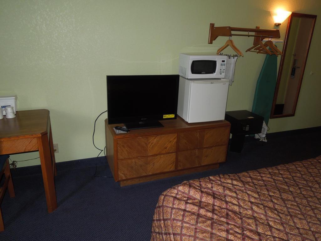 Travelodge - Cincinnati Sharonville Pokoj fotografie