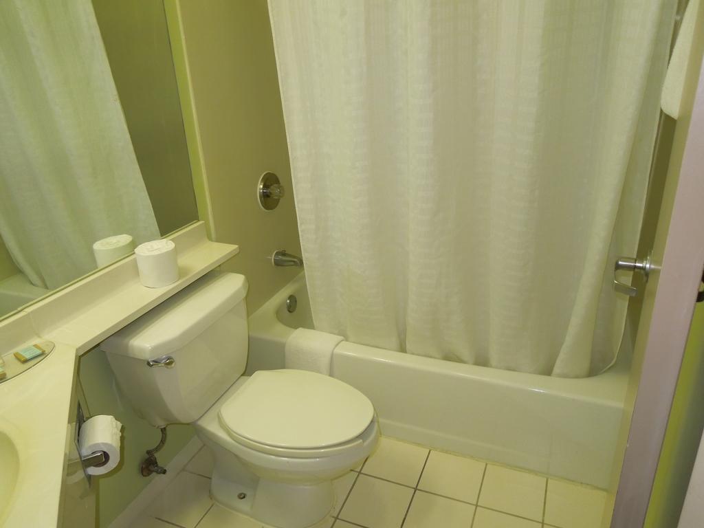 Travelodge - Cincinnati Sharonville Pokoj fotografie