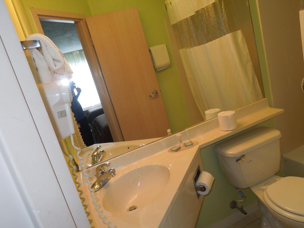 Travelodge - Cincinnati Sharonville Pokoj fotografie